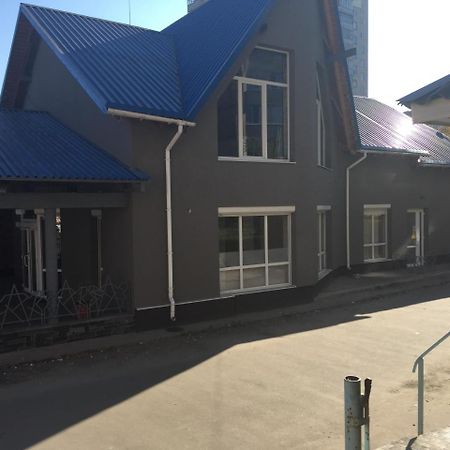 Hostel -Hotel Granat Rivne City Extérieur photo